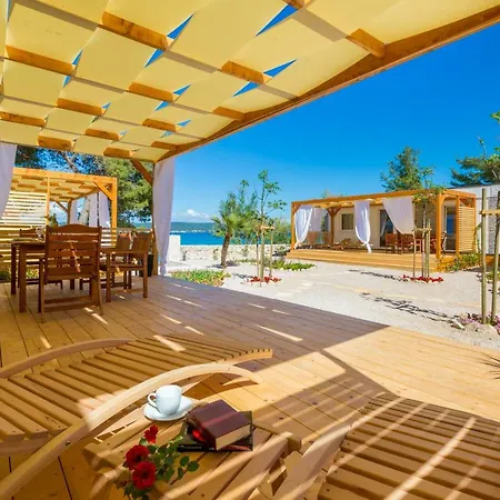 Mobile Homes Pine Tree * Dobropoljana