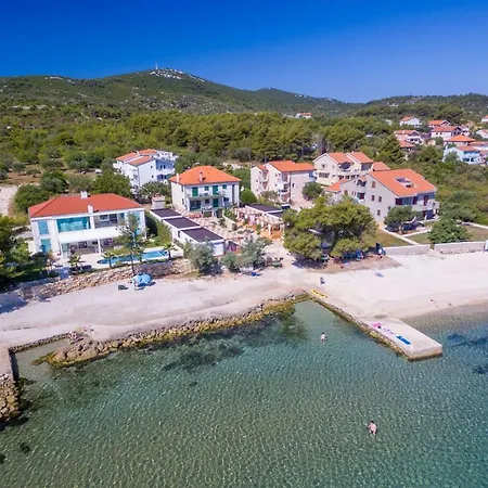 Mobile Homes Pine Tree Tatil parkı *