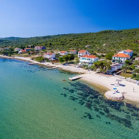 Mobile Homes Pine Tree *