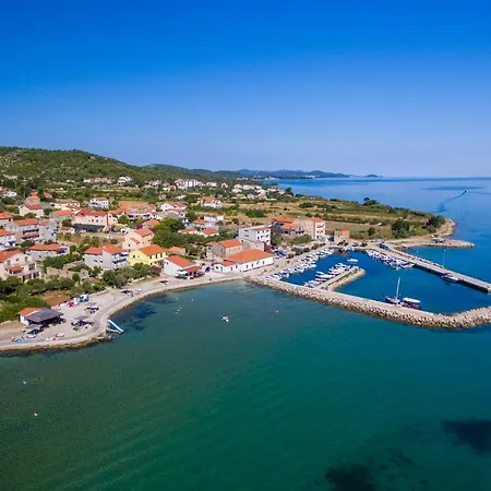 Mobile Homes Pine Tree Tatil parkı Dobropoljana