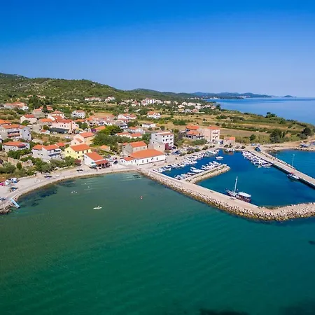 Mobile Homes Pine Tree *