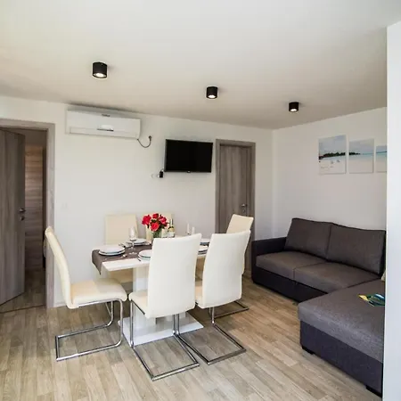 Tatil parkı Mobile Homes Pine Tree
