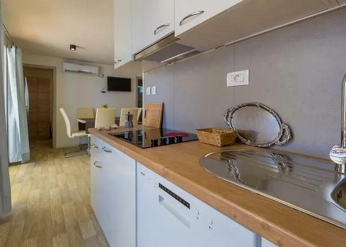 Mobile Homes Pine Tree פארק נופש דוברופוליינה