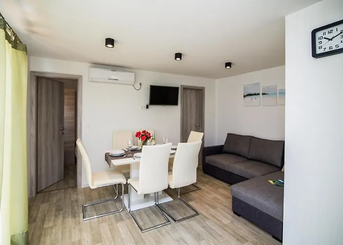 פארק נופש Mobile Homes Pine Tree
