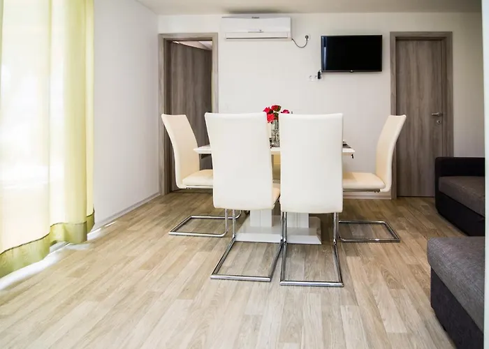 פארק נופש Mobile Homes Pine Tree דוברופוליינה