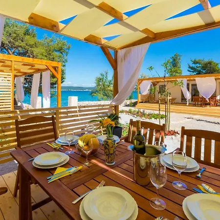 Mobile Homes Pine Tree Holiday park Dobropoljana