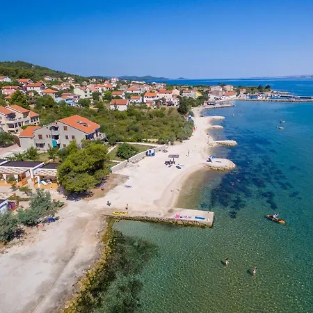 Vakantiepark Mobile Homes Pine Tree Dobropoljana