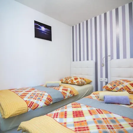 Mobile Homes Pine Tree Dobropoljana