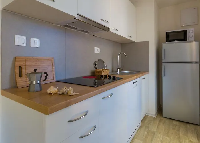 Mobile Homes Pine Tree Dobropoljana