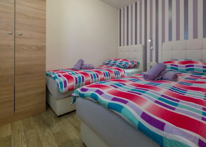 Mobile Homes Pine Tree Dobropoljana