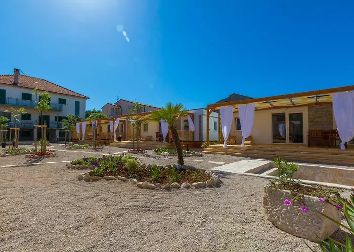 Mobile Homes Pine Tree * Dobropoljana