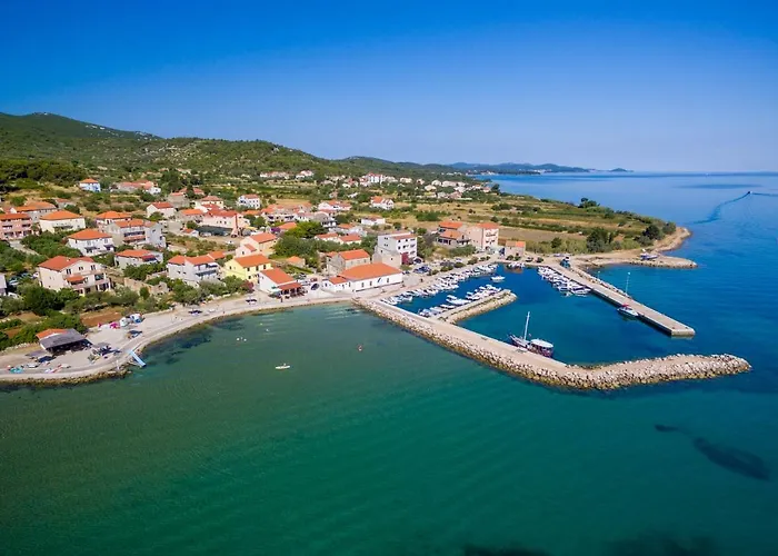 Mobile Homes Pine Tree *