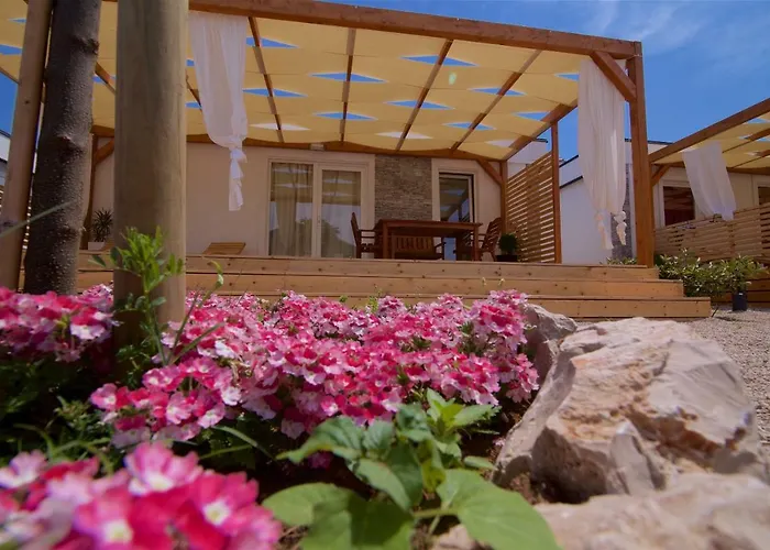 Park za odmor Mobile Homes Pine Tree *