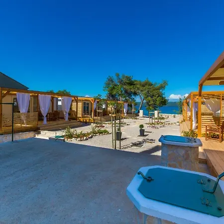 منتزه العطل Mobile Homes Pine Tree *