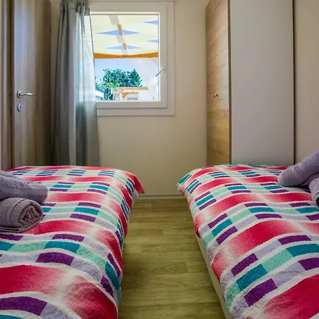 פארק נופש Mobile Homes Pine Tree דוברופוליינה