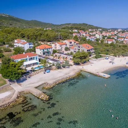 Mobile Homes Pine Tree