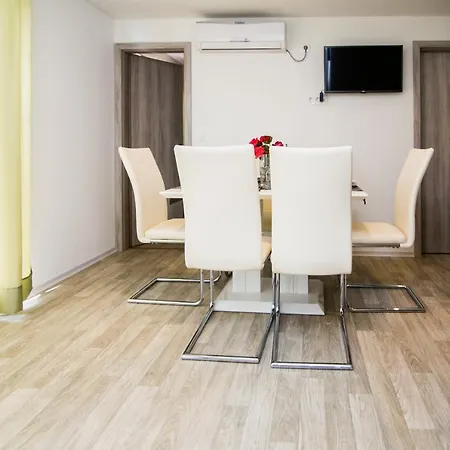 פארק נופש Mobile Homes Pine Tree דוברופוליינה