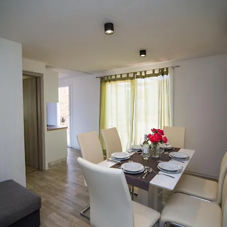 Mobile Homes Pine Tree * דוברופוליינה